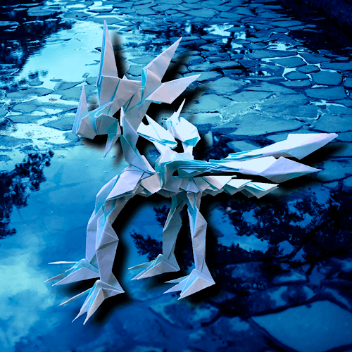 りょうすけ@組み立て折神工房Assembly Origami Workshopさんによる「雨下龍サミダレ」 32枚の折り紙
