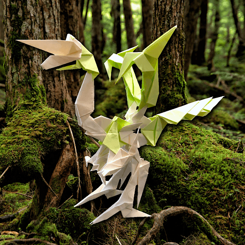 りょうすけ@組み立て折神工房Assembly Origami Workshopさんによる「緑地龍モルドモース」 21枚の折り紙